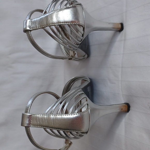 Vianni Collection Silver Leather Strappy Heels- Sz. 7 - Picture 9 of 14